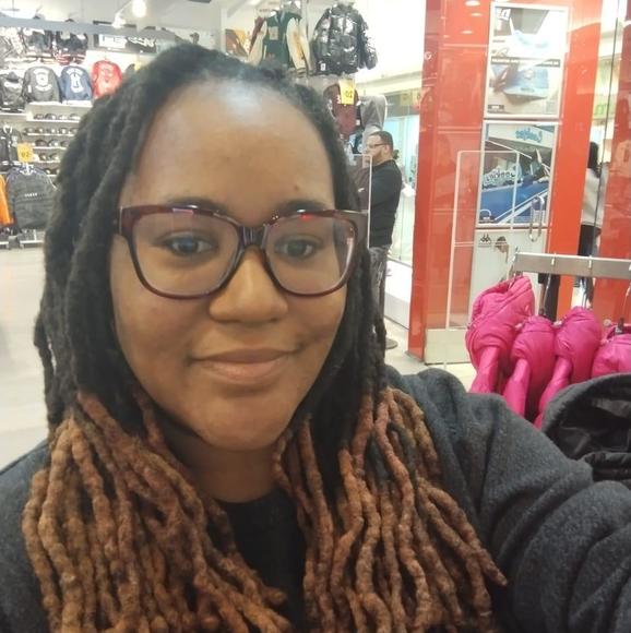 Meet your Posher, Erica - Picture 1 of 1